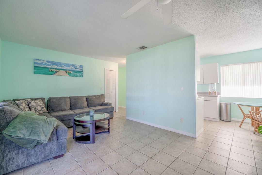 For Sale: $299,900 (3 beds, 2 baths, 1006 Square Feet)