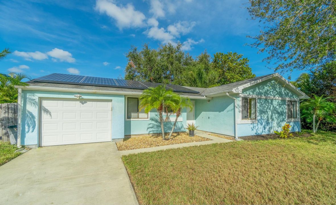 For Sale: $299,900 (3 beds, 2 baths, 1006 Square Feet)