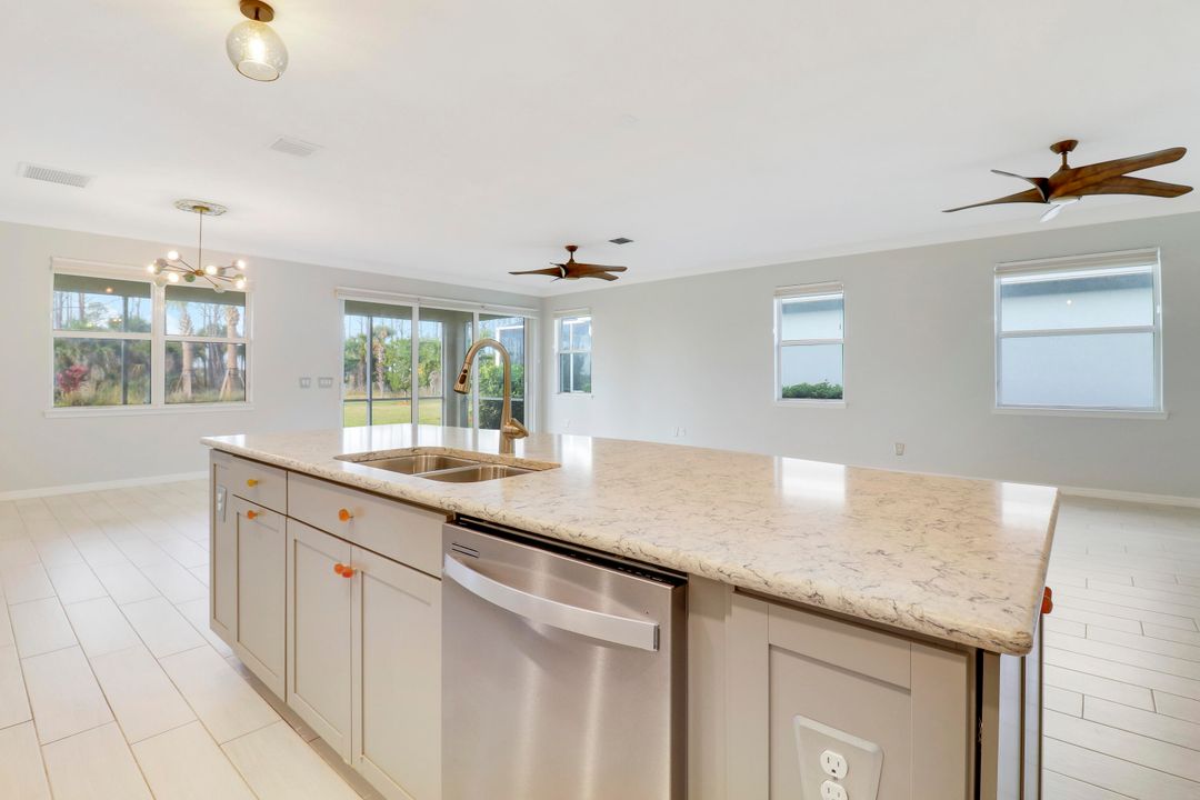 For Sale: $496,000 (2 beds, 2 baths, 2071 Square Feet)