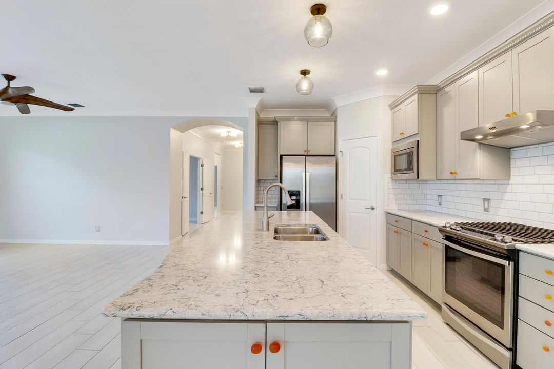 For Sale: $496,000 (2 beds, 2 baths, 2071 Square Feet)