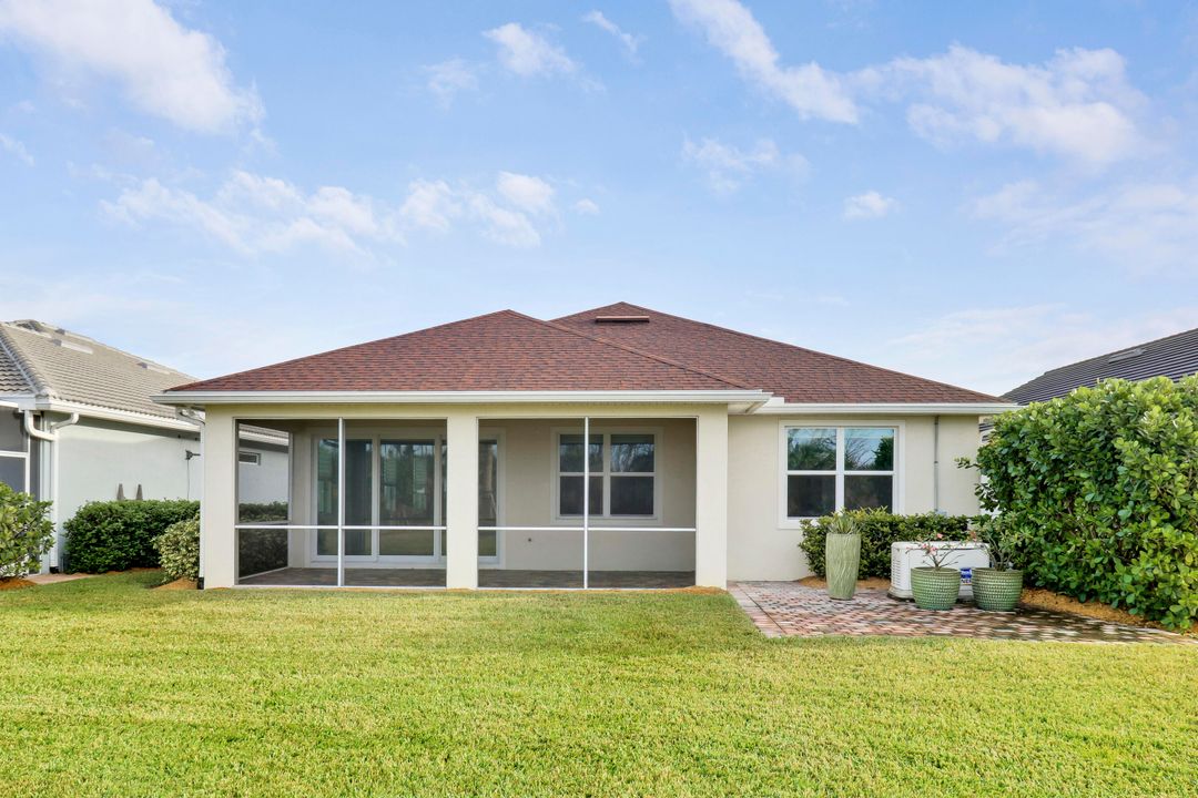 For Sale: $496,000 (2 beds, 2 baths, 2071 Square Feet)