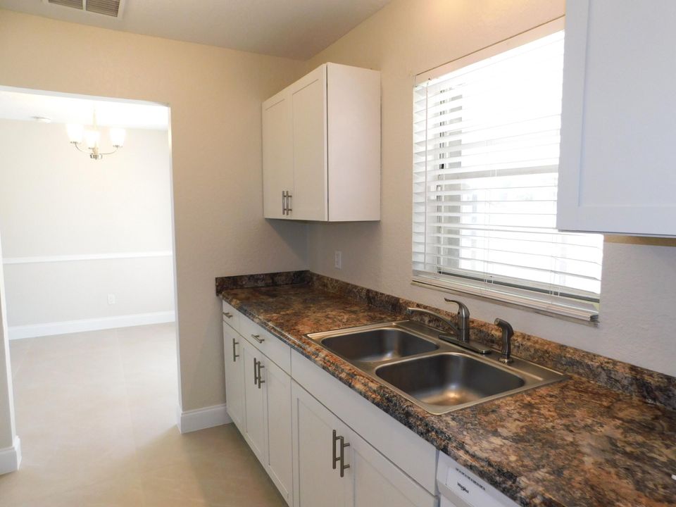 For Rent: $2,100 (2 beds, 2 baths, 1048 Square Feet)