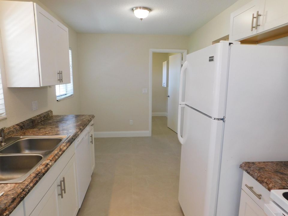 For Rent: $2,100 (2 beds, 2 baths, 1048 Square Feet)