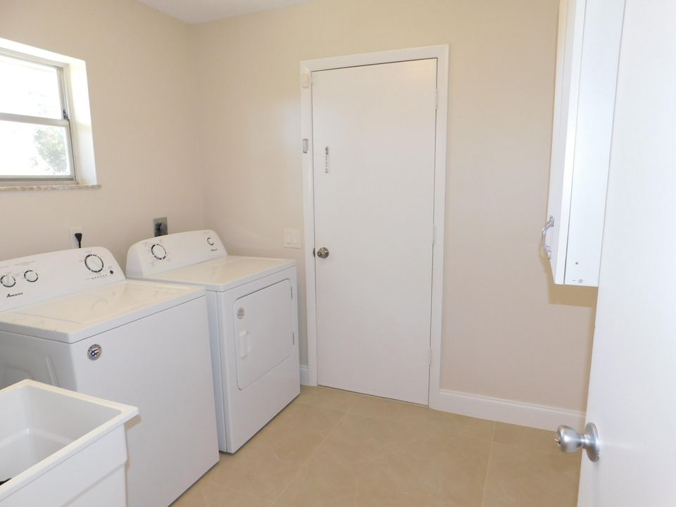 For Rent: $2,100 (2 beds, 2 baths, 1048 Square Feet)