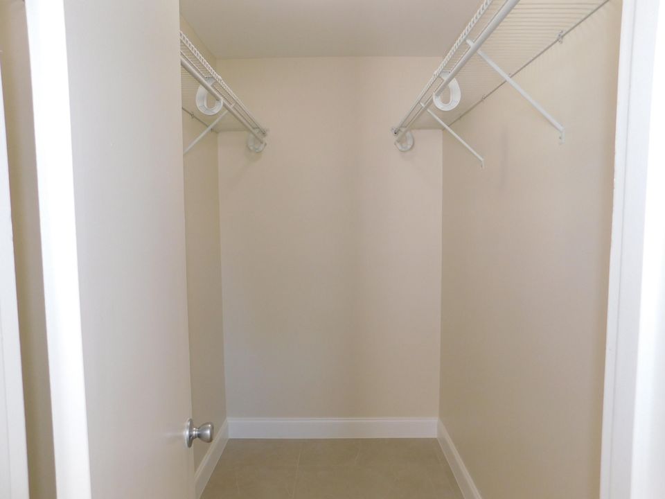 For Rent: $2,100 (2 beds, 2 baths, 1048 Square Feet)