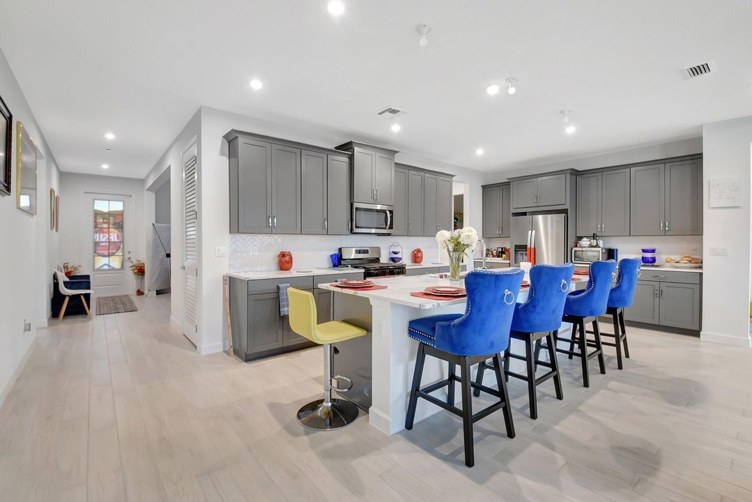 For Sale: $549,900 (3 beds, 2 baths, 2301 Square Feet)