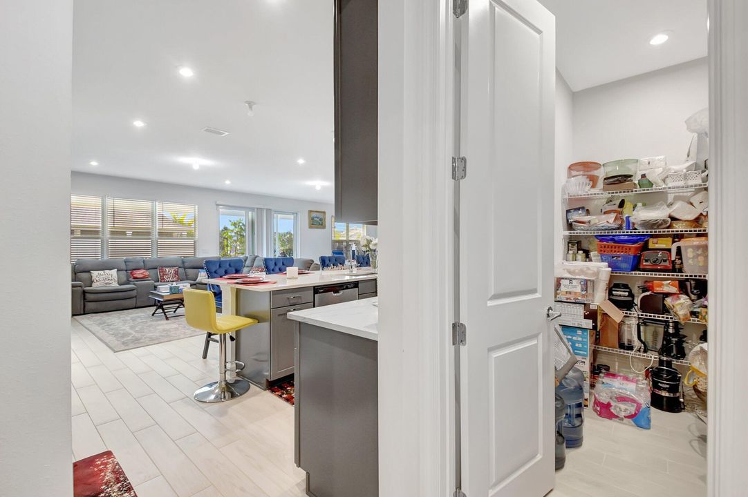 For Sale: $549,900 (3 beds, 2 baths, 2301 Square Feet)