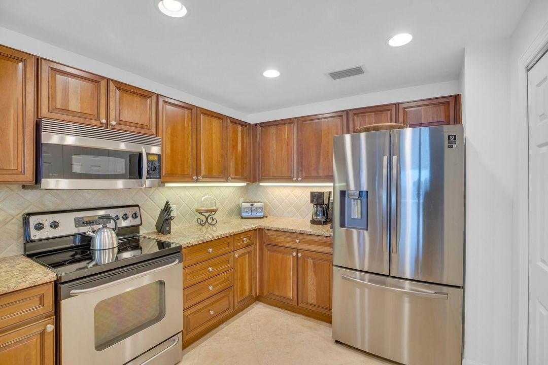 For Sale: $800,000 (3 beds, 3 baths, 1991 Square Feet)