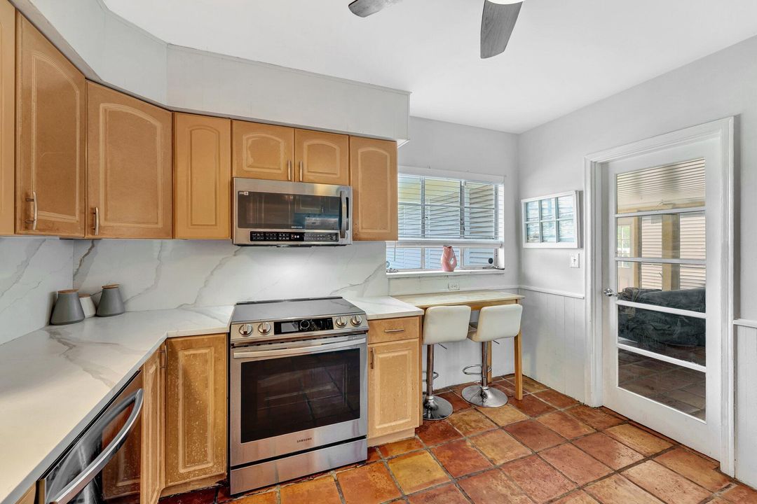 For Sale: $745,000 (2 beds, 2 baths, 1458 Square Feet)