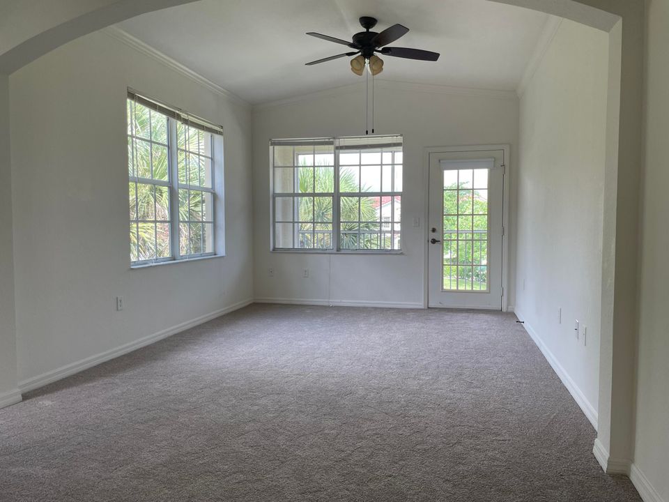 For Rent: $2,200 (2 beds, 2 baths, 1191 Square Feet)