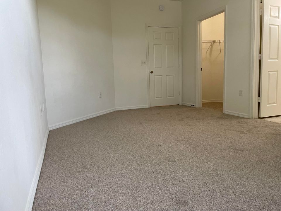 For Rent: $2,200 (2 beds, 2 baths, 1191 Square Feet)