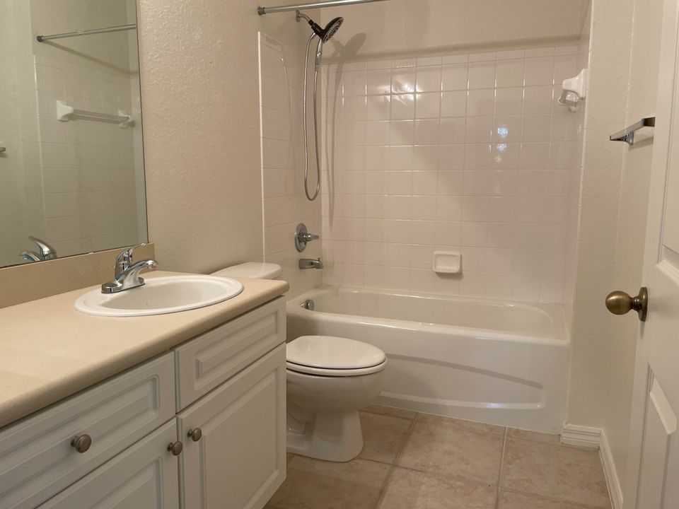 For Rent: $2,200 (2 beds, 2 baths, 1191 Square Feet)