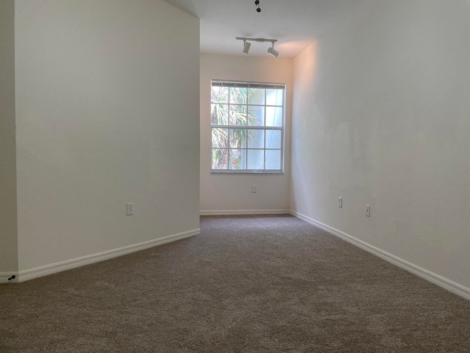 For Rent: $2,200 (2 beds, 2 baths, 1191 Square Feet)