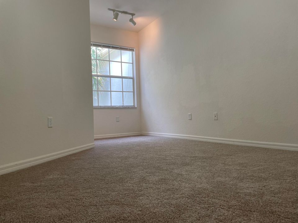 For Rent: $2,200 (2 beds, 2 baths, 1191 Square Feet)