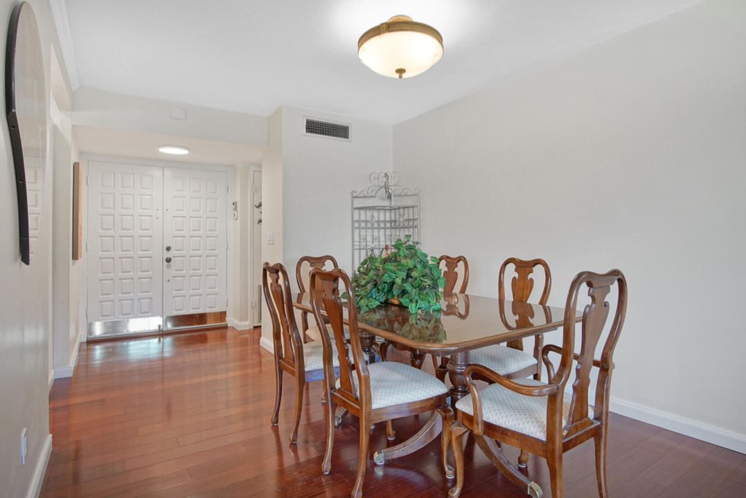 For Sale: $275,000 (2 beds, 2 baths, 1044 Square Feet)