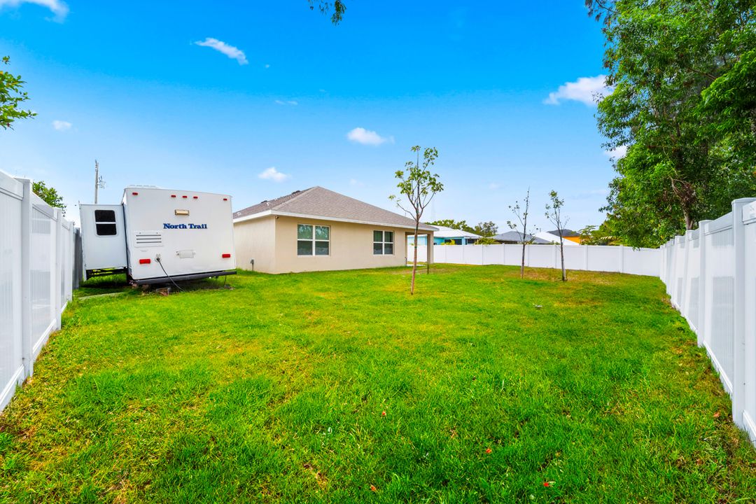 For Sale: $419,000 (4 beds, 2 baths, 1827 Square Feet)