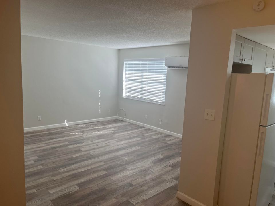 For Rent: $1,700 (2 beds, 1 baths, 700 Square Feet)