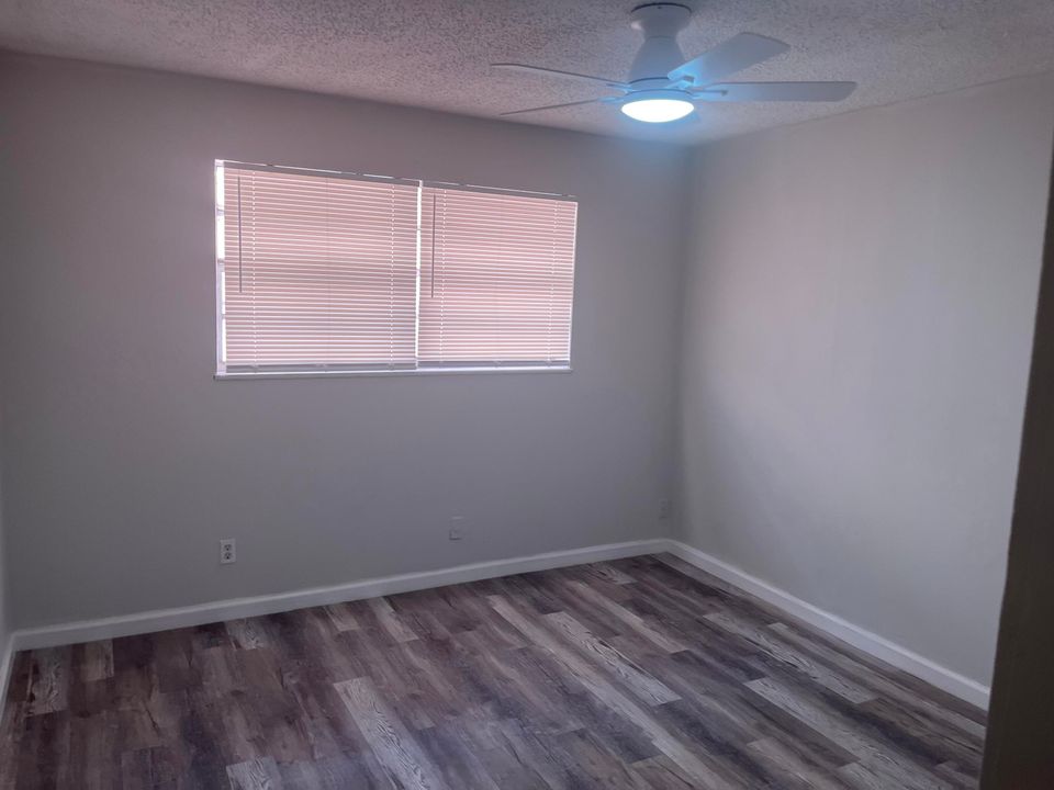 For Rent: $1,700 (2 beds, 1 baths, 700 Square Feet)