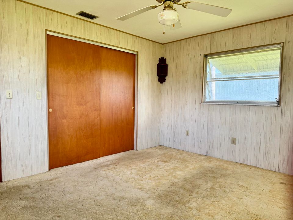 For Sale: $289,000 (2 beds, 2 baths, 950 Square Feet)