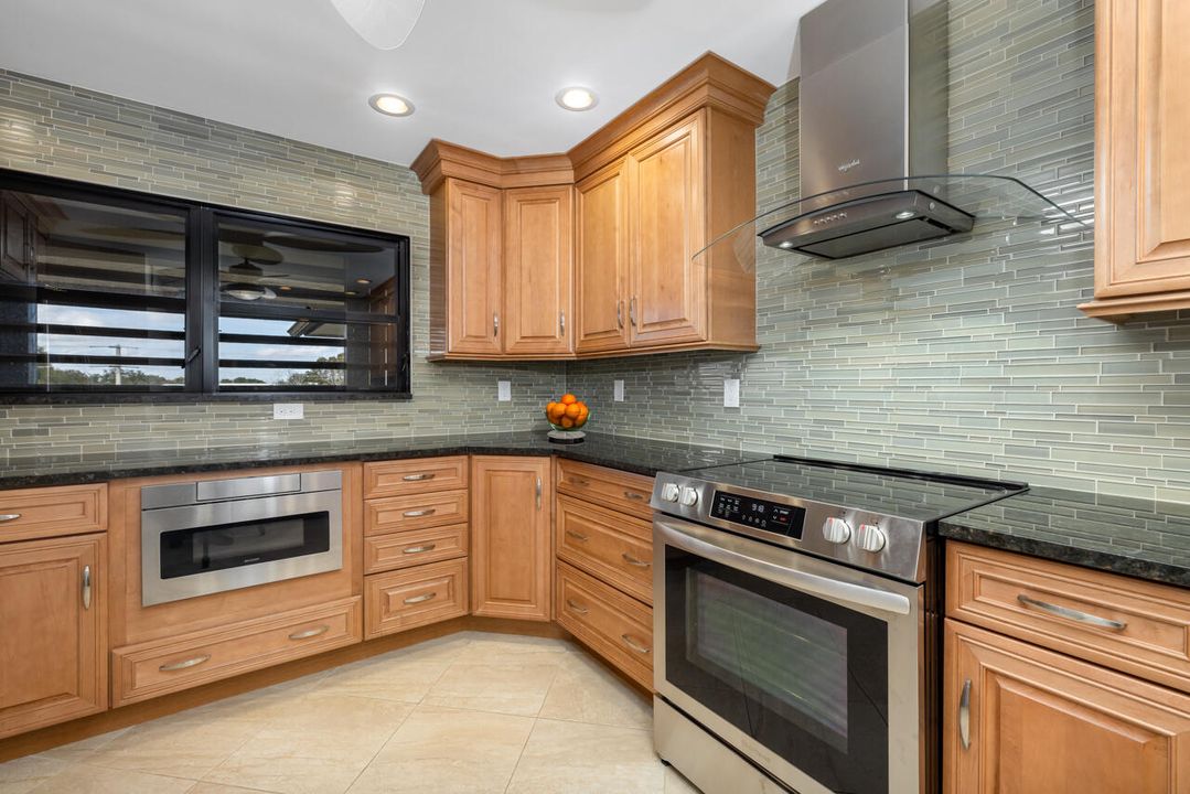 For Sale: $370,888 (2 beds, 2 baths, 1351 Square Feet)