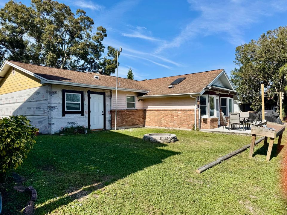 For Sale: $525,000 (3 beds, 2 baths, 1976 Square Feet)