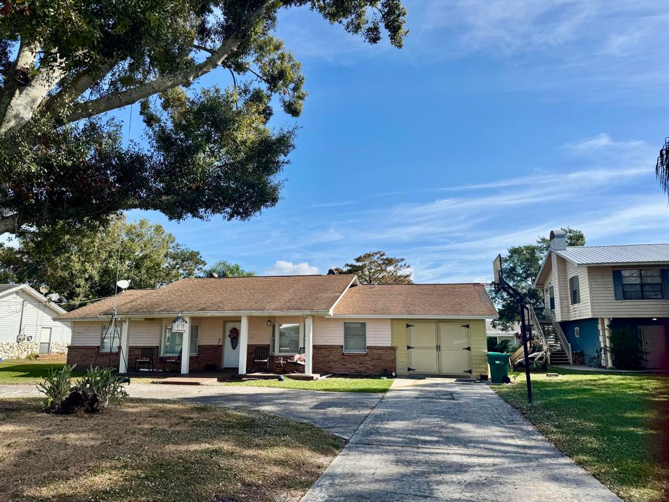 For Sale: $525,000 (3 beds, 2 baths, 1976 Square Feet)