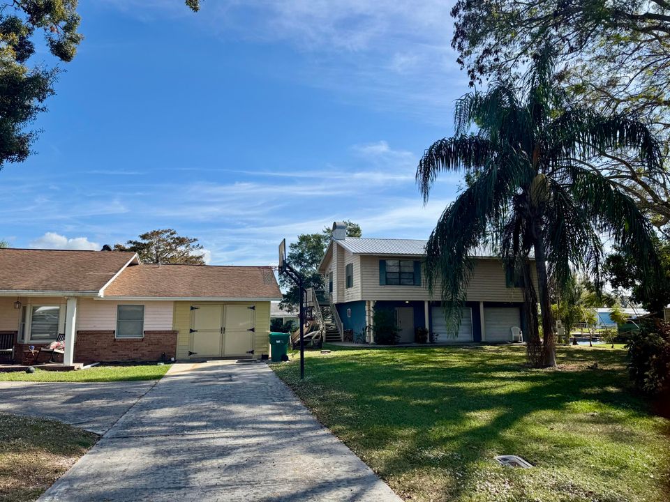 For Sale: $525,000 (3 beds, 2 baths, 1976 Square Feet)