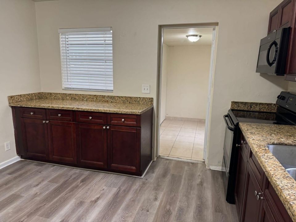 For Sale: $389,900 (3 beds, 2 baths, 1399 Square Feet)