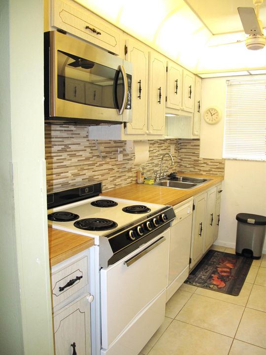 For Sale: $169,999 (1 beds, 1 baths, 1080 Square Feet)