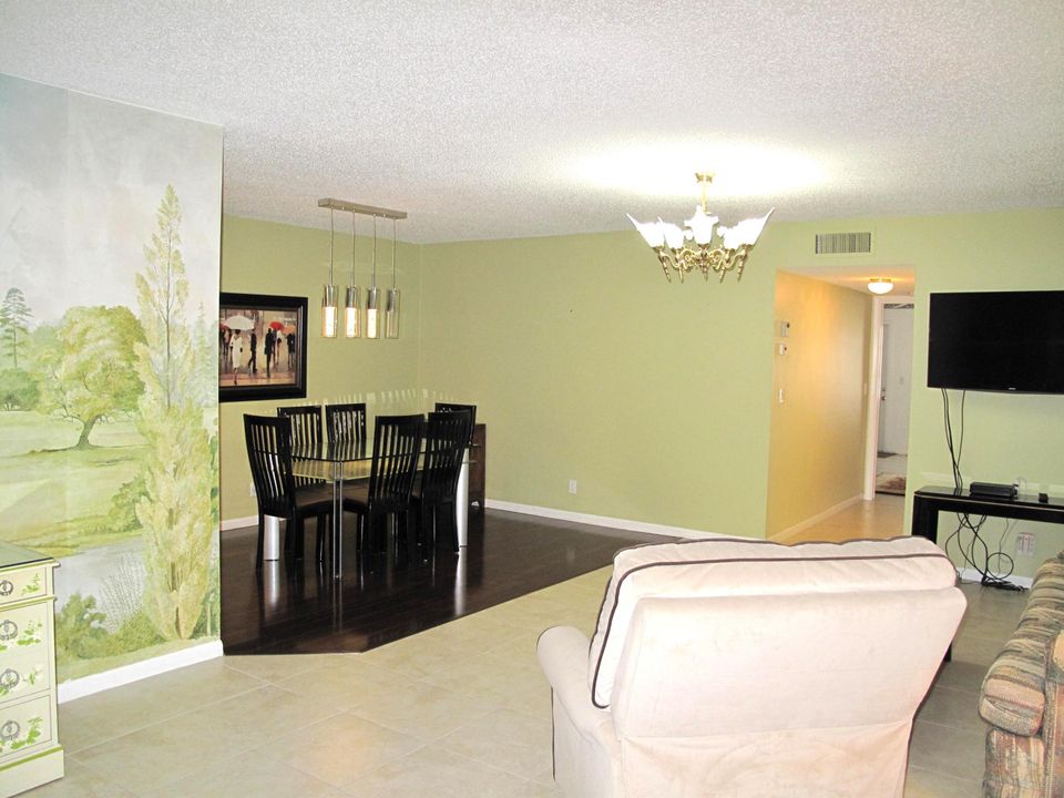 For Sale: $169,999 (1 beds, 1 baths, 1080 Square Feet)