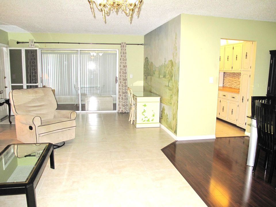 For Sale: $169,999 (1 beds, 1 baths, 1080 Square Feet)