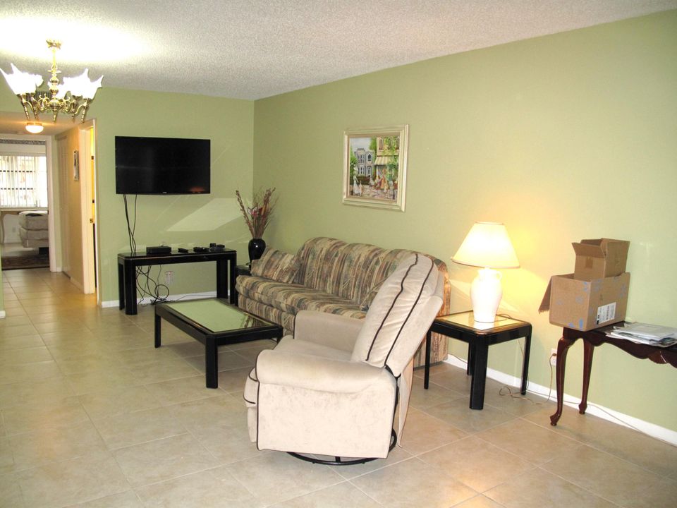 For Sale: $169,999 (1 beds, 1 baths, 1080 Square Feet)