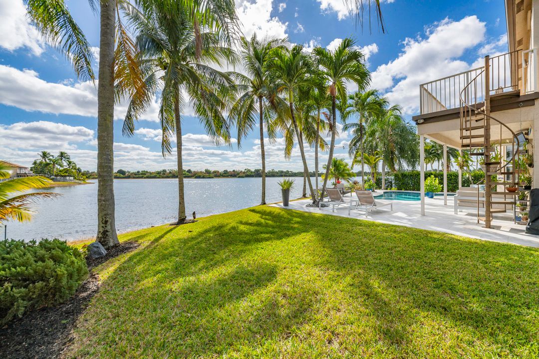 For Sale: $1,000,000 (4 beds, 3 baths, 3029 Square Feet)