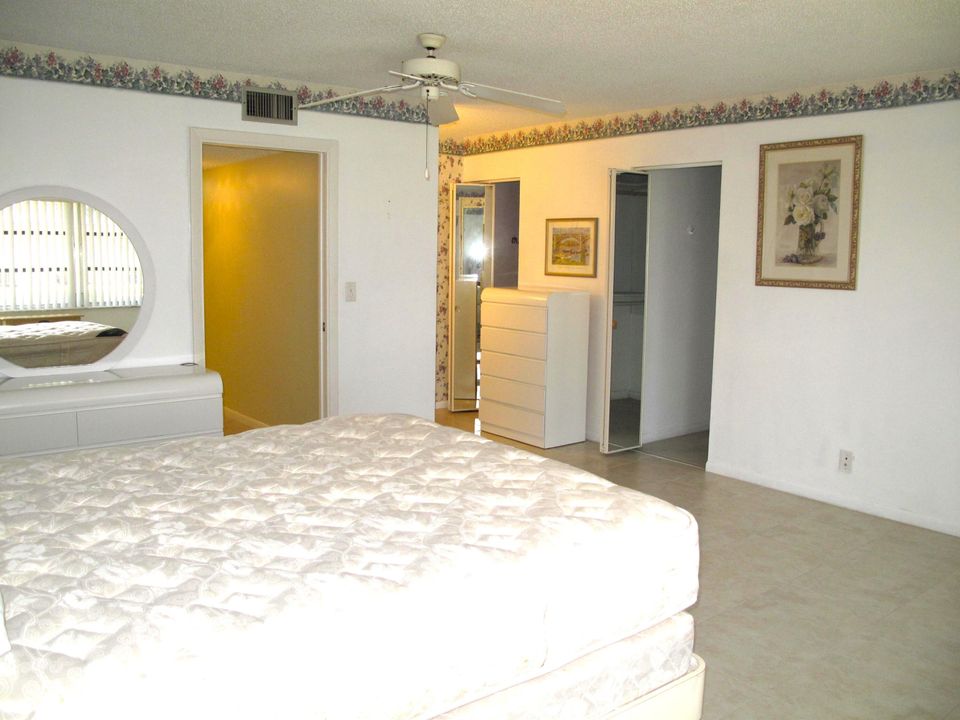 For Sale: $169,999 (1 beds, 1 baths, 1080 Square Feet)