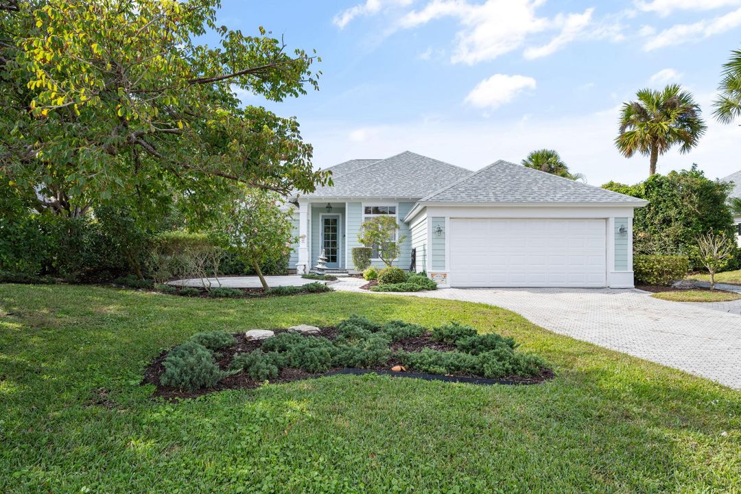 For Sale: $2,300,000 (3 beds, 2 baths, 1909 Square Feet)