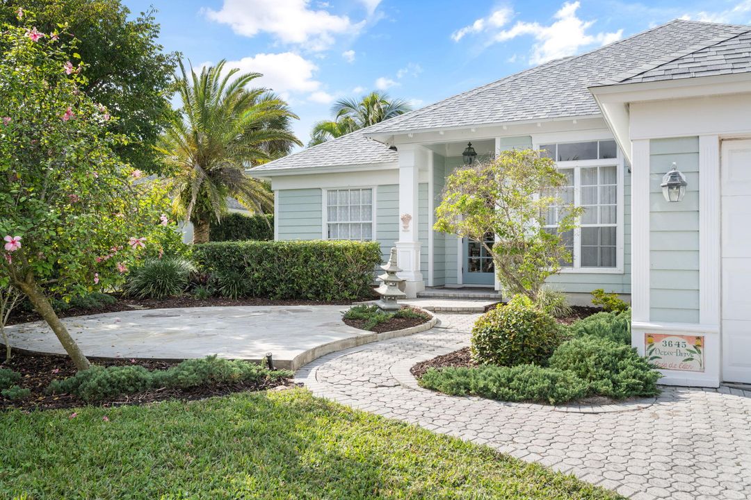 For Sale: $2,300,000 (3 beds, 2 baths, 1909 Square Feet)