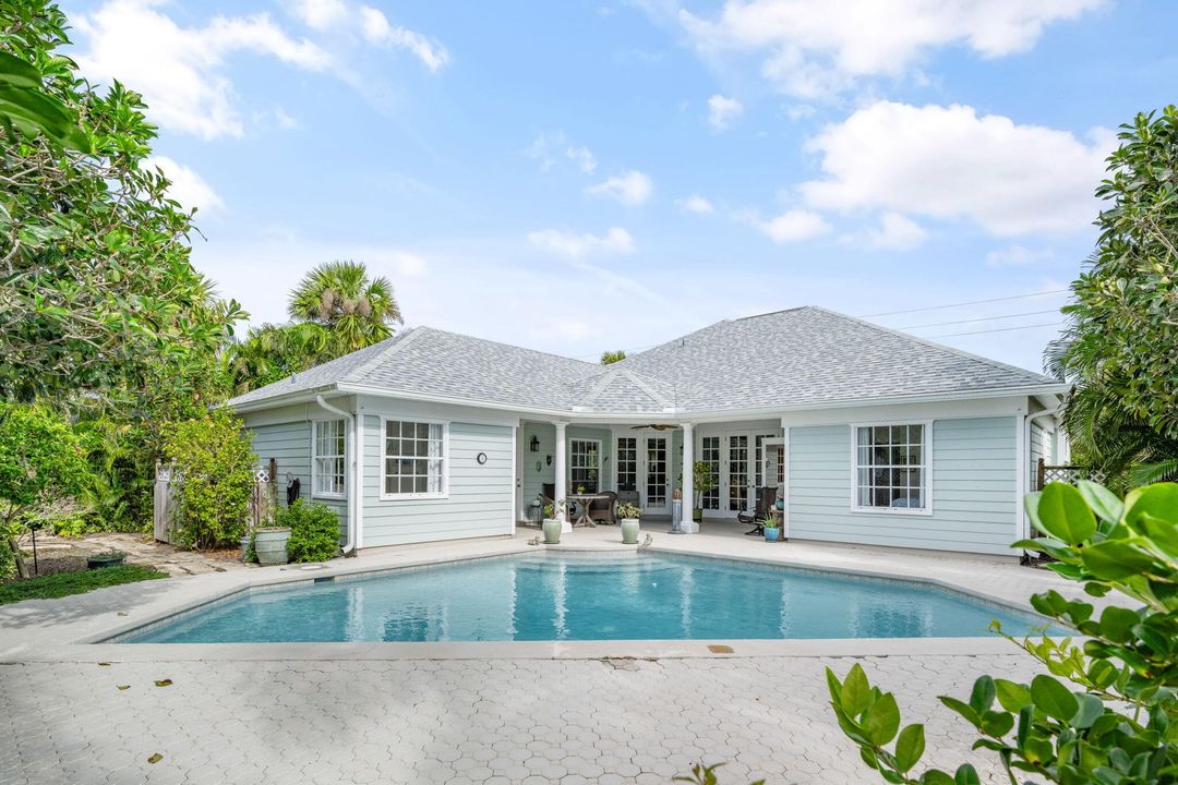 For Sale: $2,300,000 (3 beds, 2 baths, 1909 Square Feet)