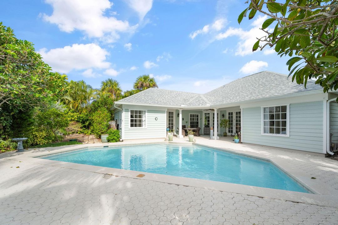 For Sale: $2,300,000 (3 beds, 2 baths, 1909 Square Feet)