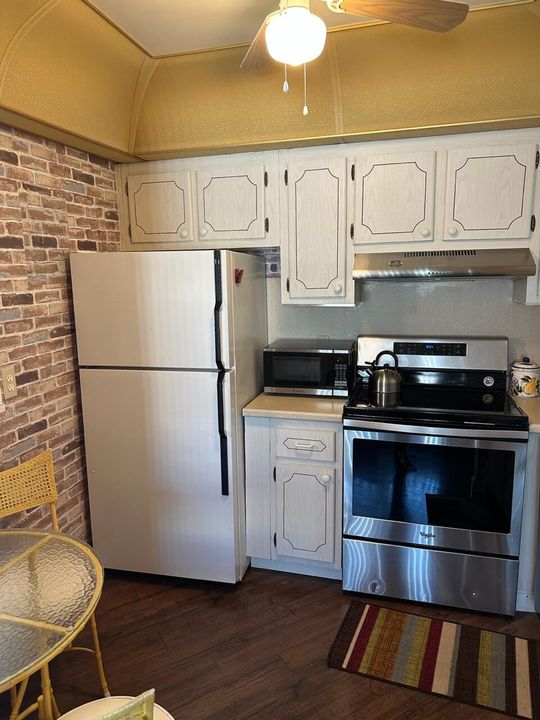 For Rent: $1,550 (1 beds, 1 baths, 720 Square Feet)