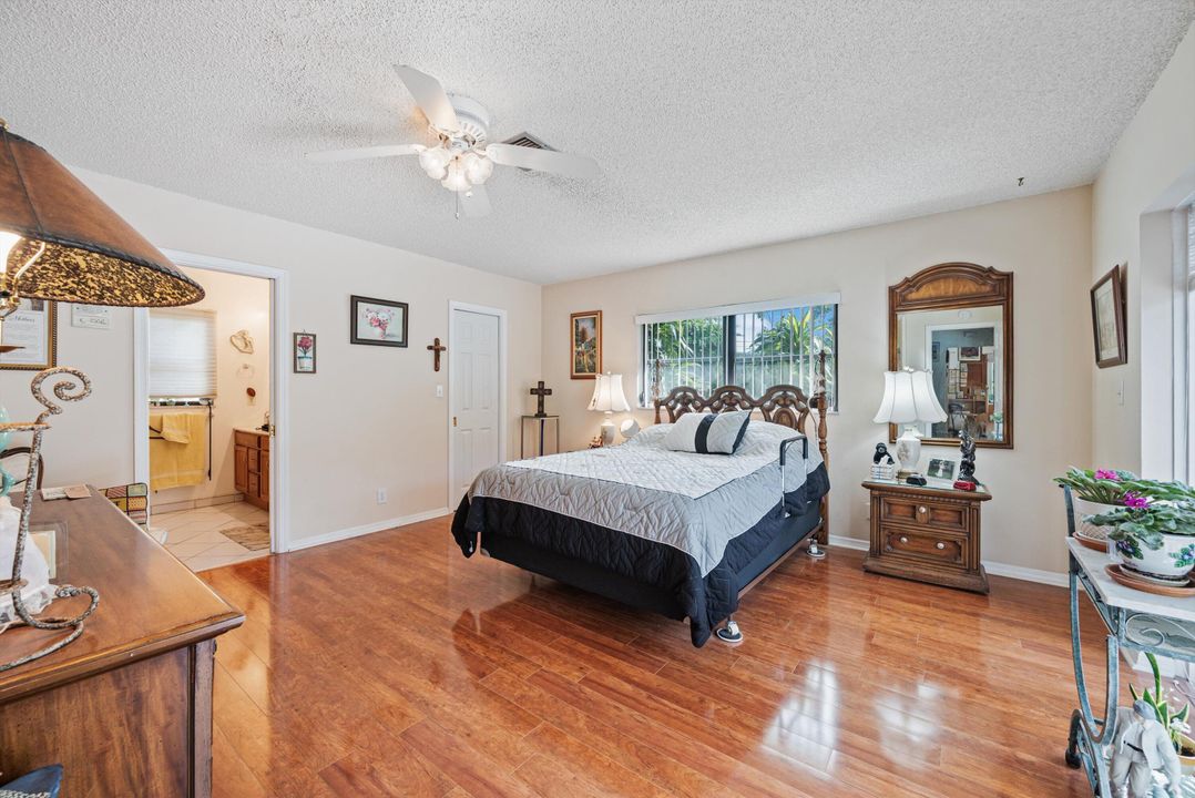 For Sale: $479,888 (2 beds, 2 baths, 1293 Square Feet)