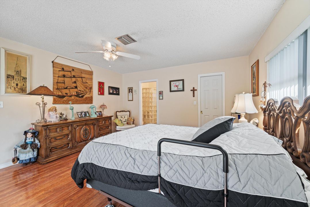 For Sale: $479,888 (2 beds, 2 baths, 1293 Square Feet)