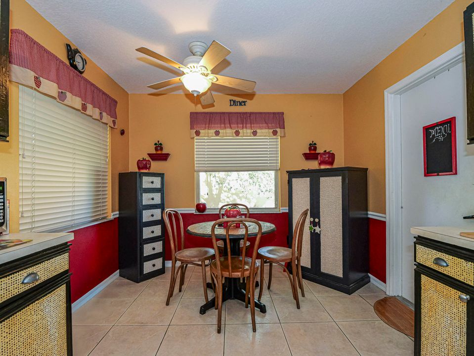 For Sale: $225,000 (2 beds, 1 baths, 1082 Square Feet)