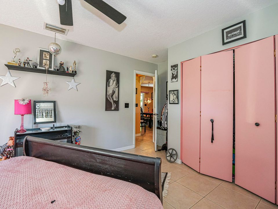 For Sale: $225,000 (2 beds, 1 baths, 1082 Square Feet)