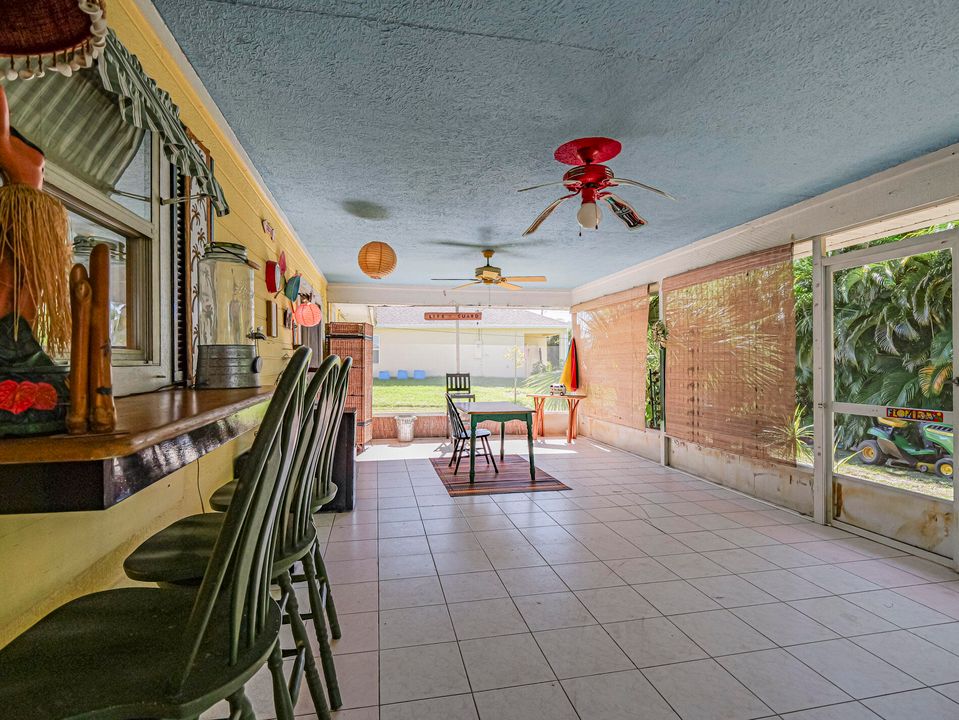 For Sale: $225,000 (2 beds, 1 baths, 1082 Square Feet)