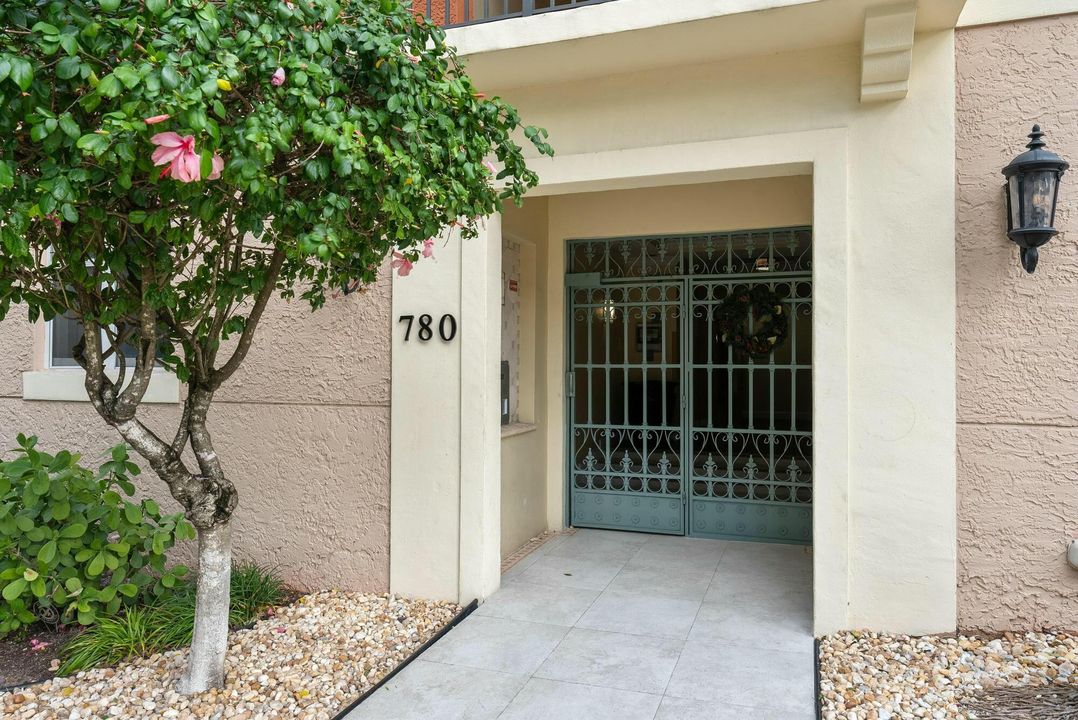 For Sale: $455,000 (2 beds, 2 baths, 1120 Square Feet)