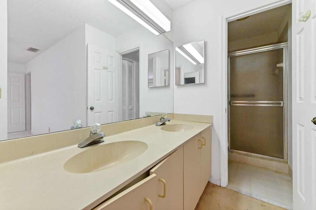 For Sale: $250,000 (2 beds, 2 baths, 1279 Square Feet)