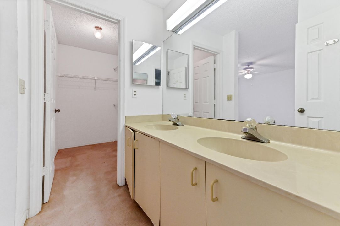 For Sale: $250,000 (2 beds, 2 baths, 1279 Square Feet)