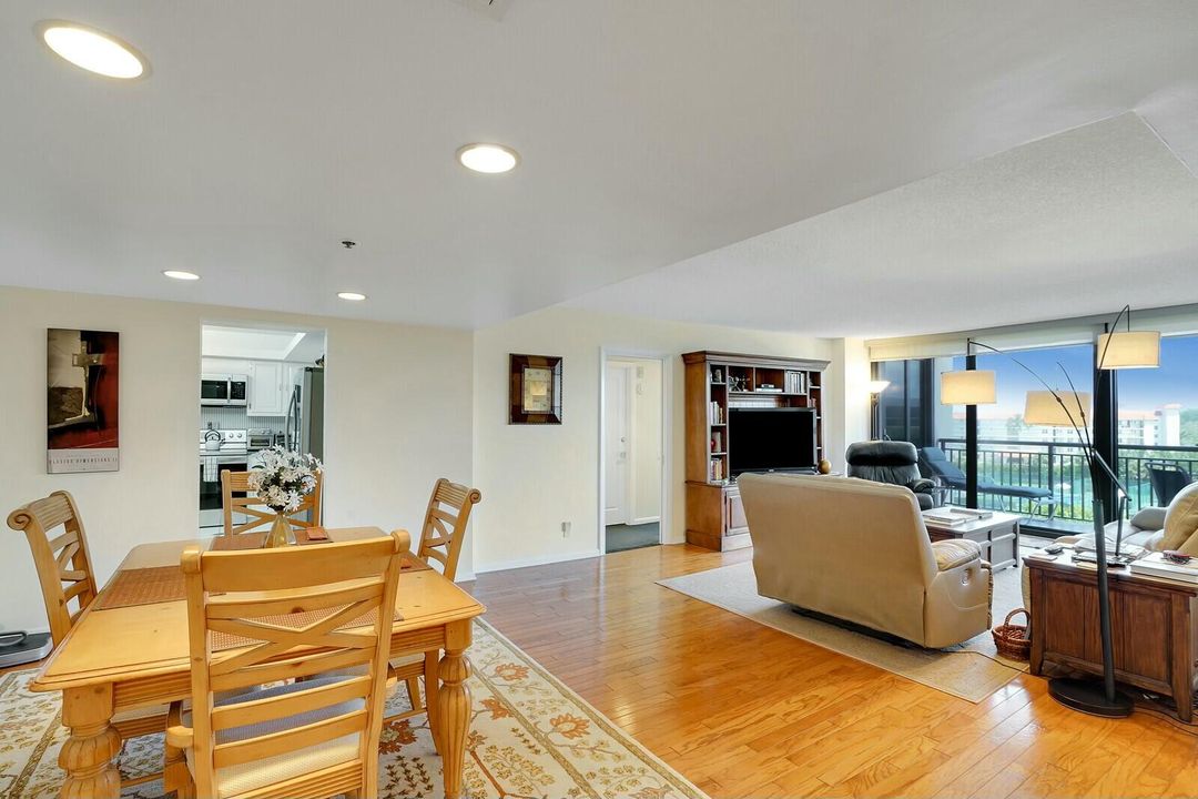 For Sale: $829,000 (2 beds, 2 baths, 1340 Square Feet)