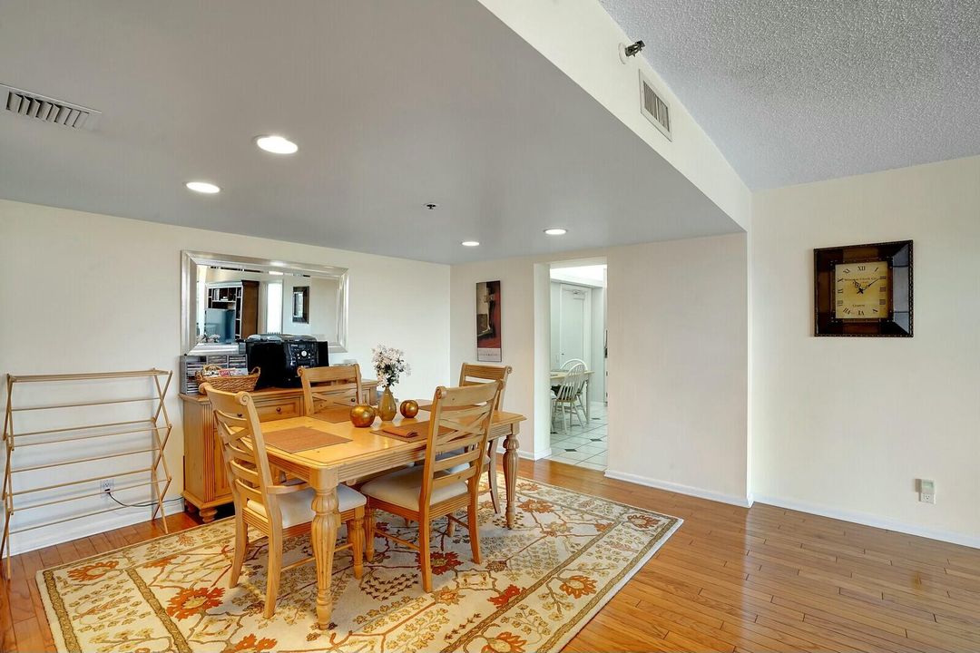 For Sale: $829,000 (2 beds, 2 baths, 1340 Square Feet)