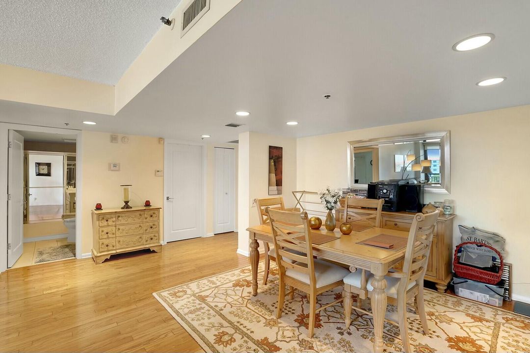 For Sale: $829,000 (2 beds, 2 baths, 1340 Square Feet)